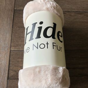 UnHide Lil Marshmallow Throw